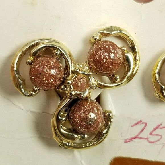 Vintage Gold Stone Cabochon Clip On Earrings, Gold Tone Setting, Original Card - Picture 2 of 6